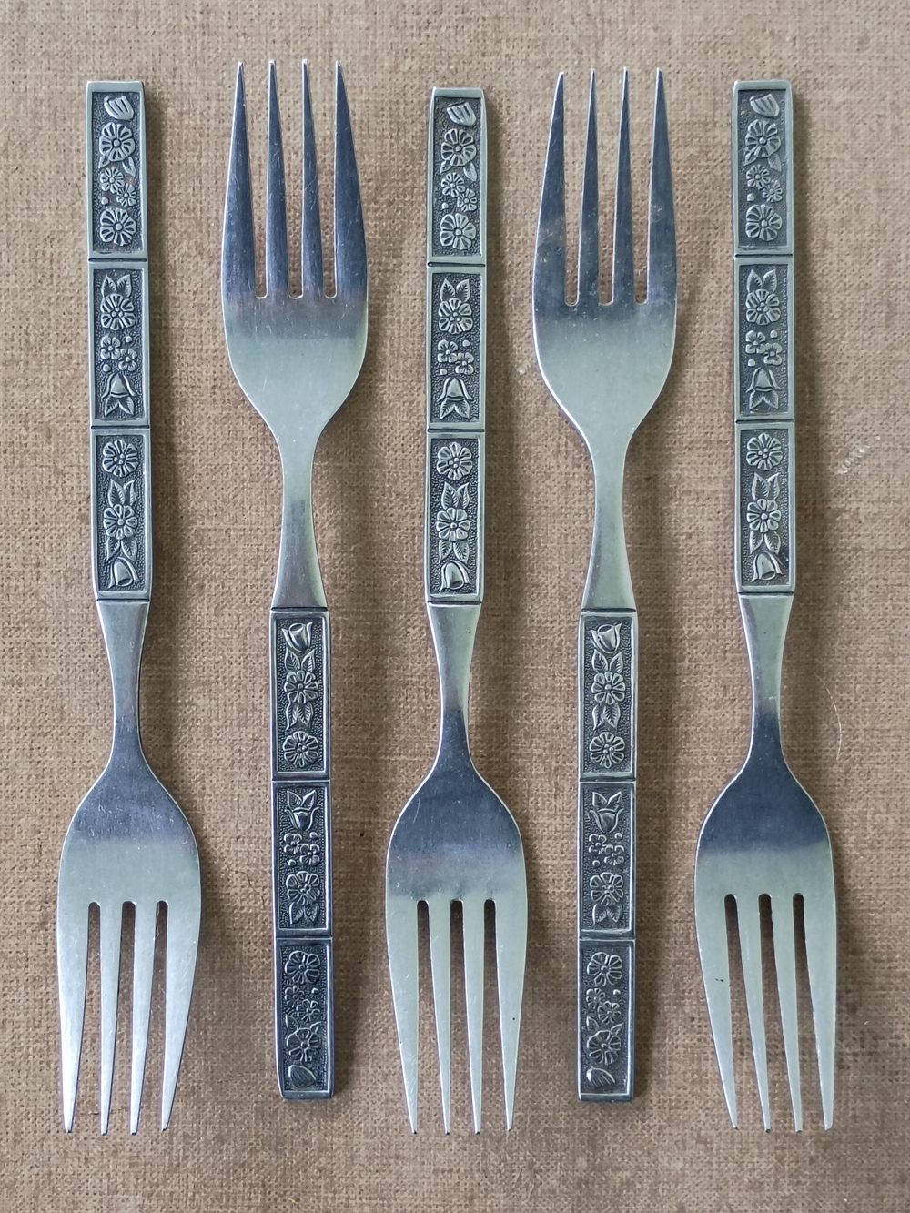 Vtg Lot of Five (5) Oneida Northland Spring Fever Pattern 7.5" Dinner Forks